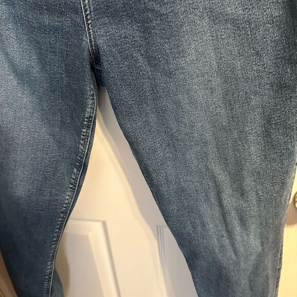 American Eagle Outfitters Women's regular. Blue Jeans with stretch size 10 - Picture 3 of 8